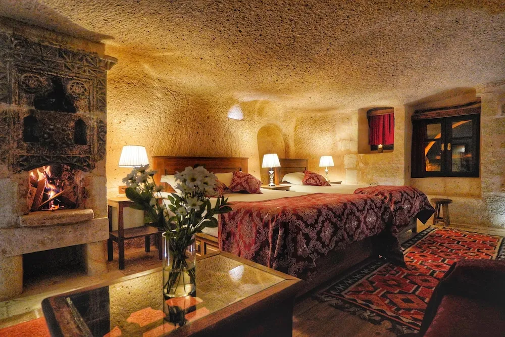 Divan Cave Suite