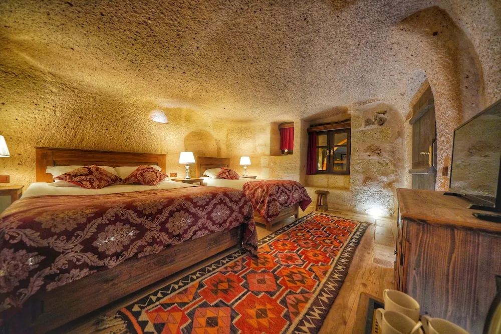Divan Cave Suite