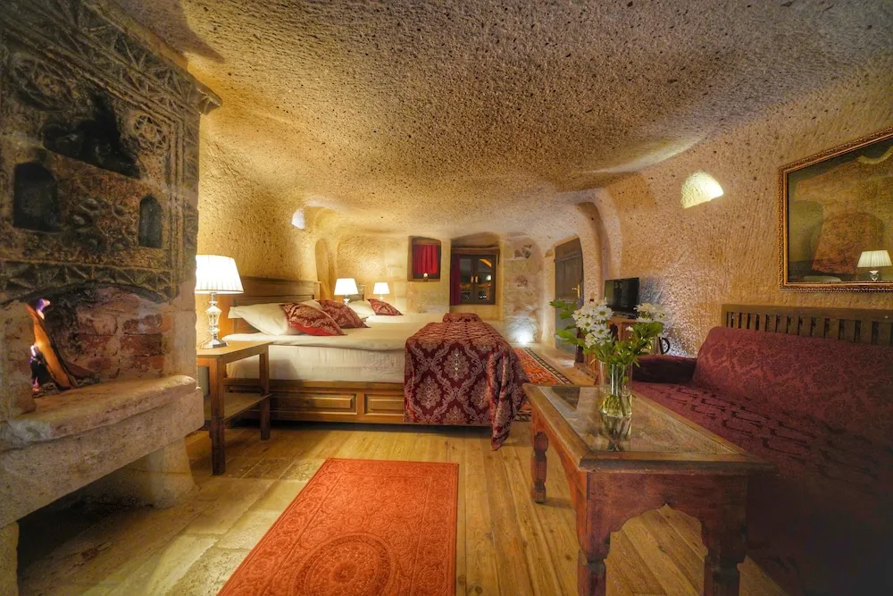 Divan Cave Suite
