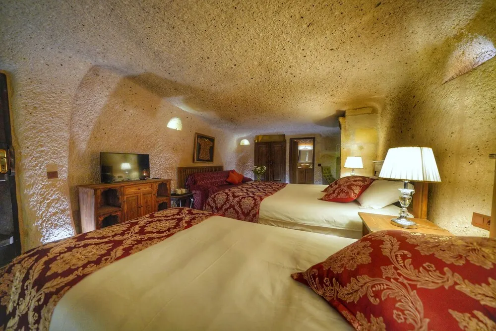 Divan Cave Suite