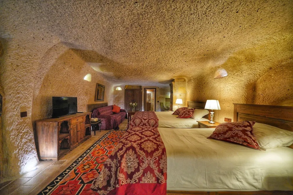 Divan Cave Suite