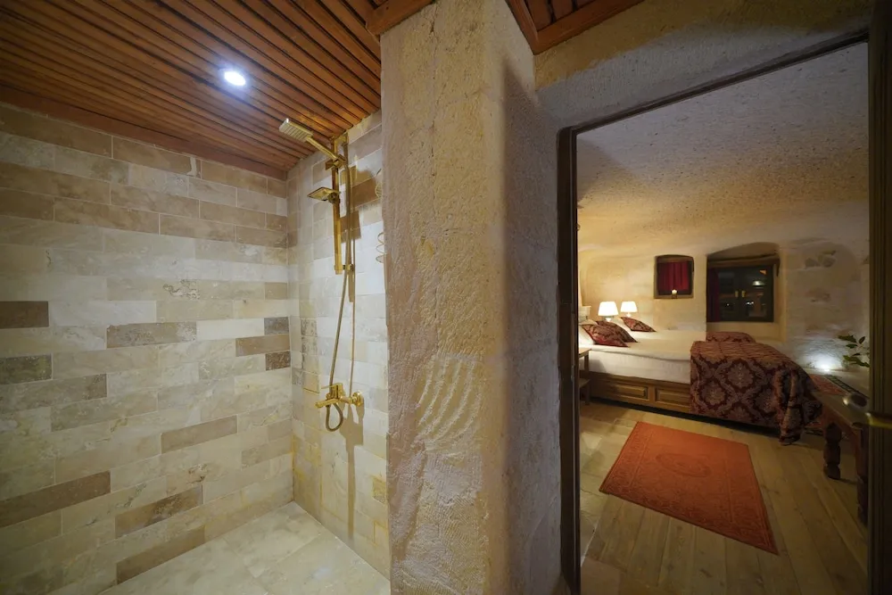 Divan Cave Suite
