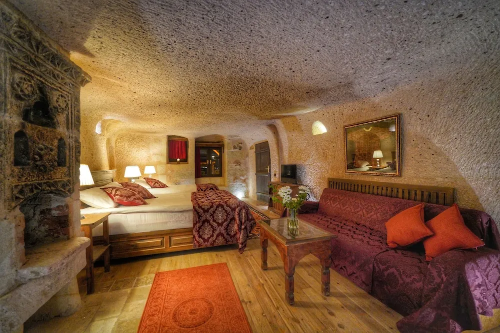 Divan Cave Suite