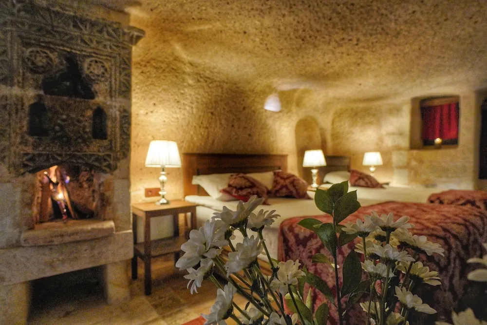 Divan Cave Suite