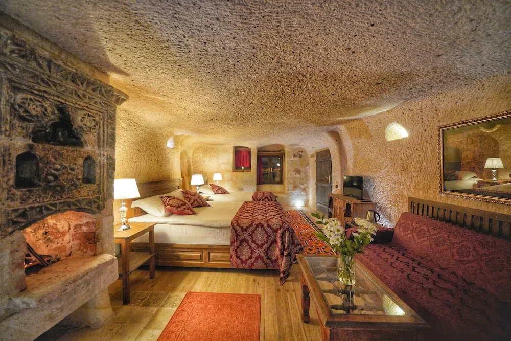 Divan Cave Suite