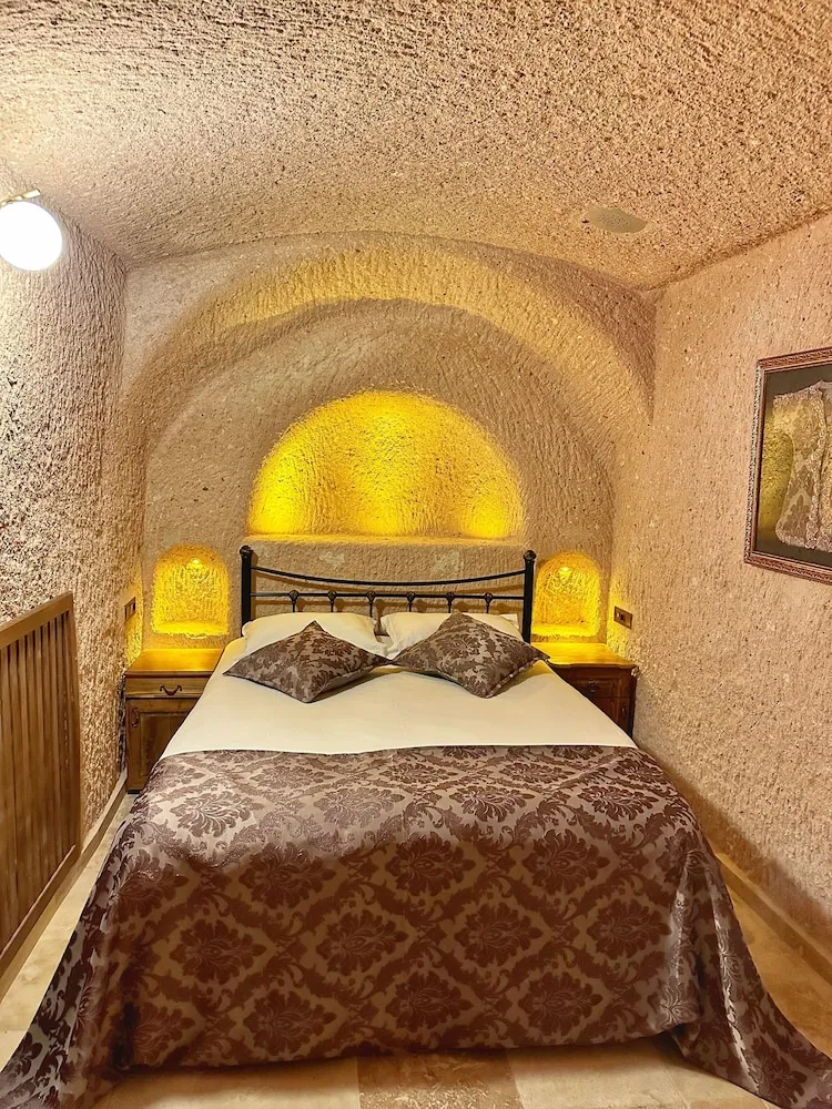 Hammam Cave Suite