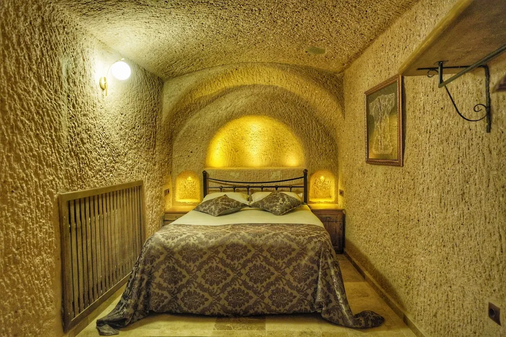 Hammam Cave Suite