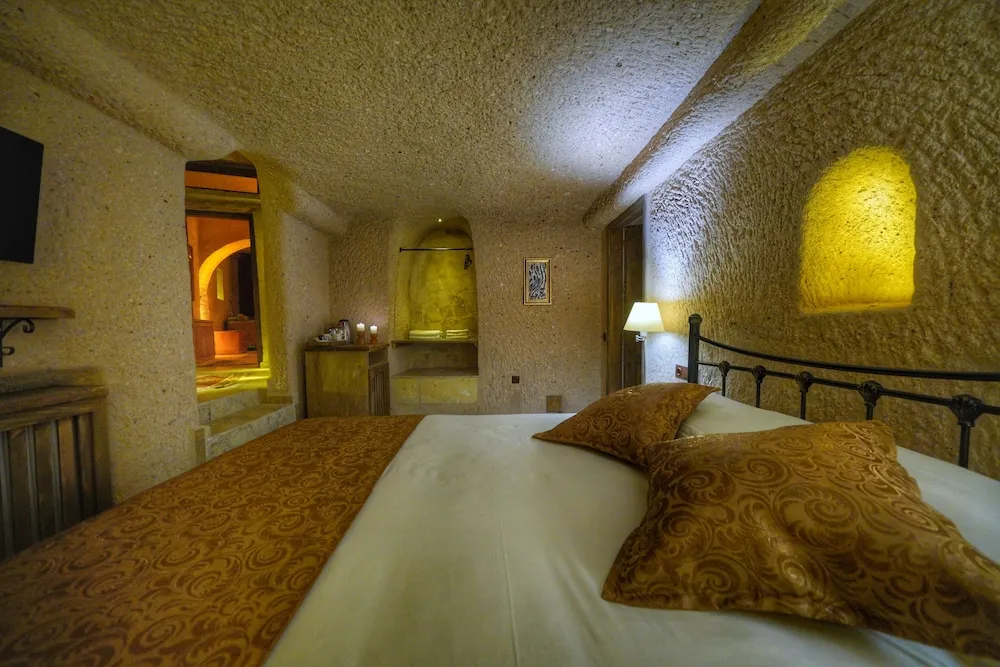 Double Cave Room