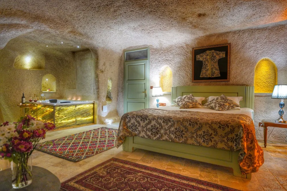 Sultan Cave Suite