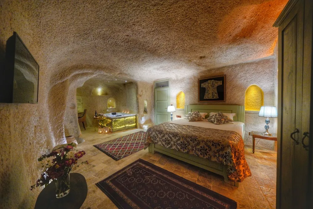 Sultan Cave Suite