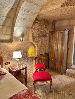 Takaev Cave House