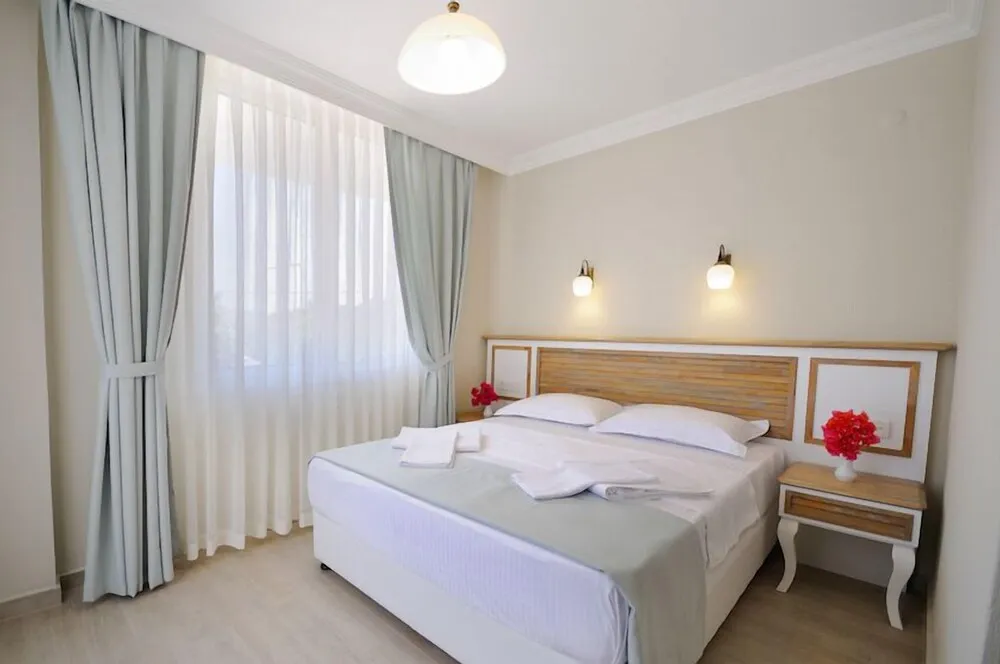 Comfort Tek Büyük Yataklı Oda, Havuz Manzaralı