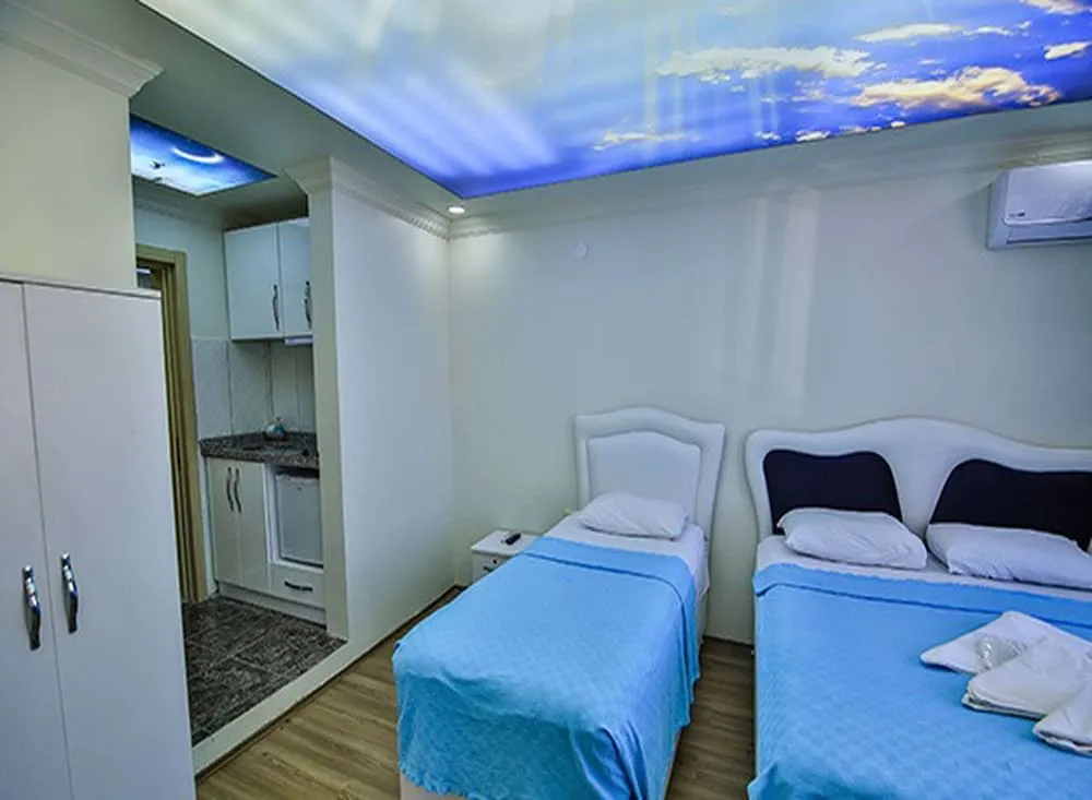 Family Oda, Balkon, Kısmi Deniz Manzaralı