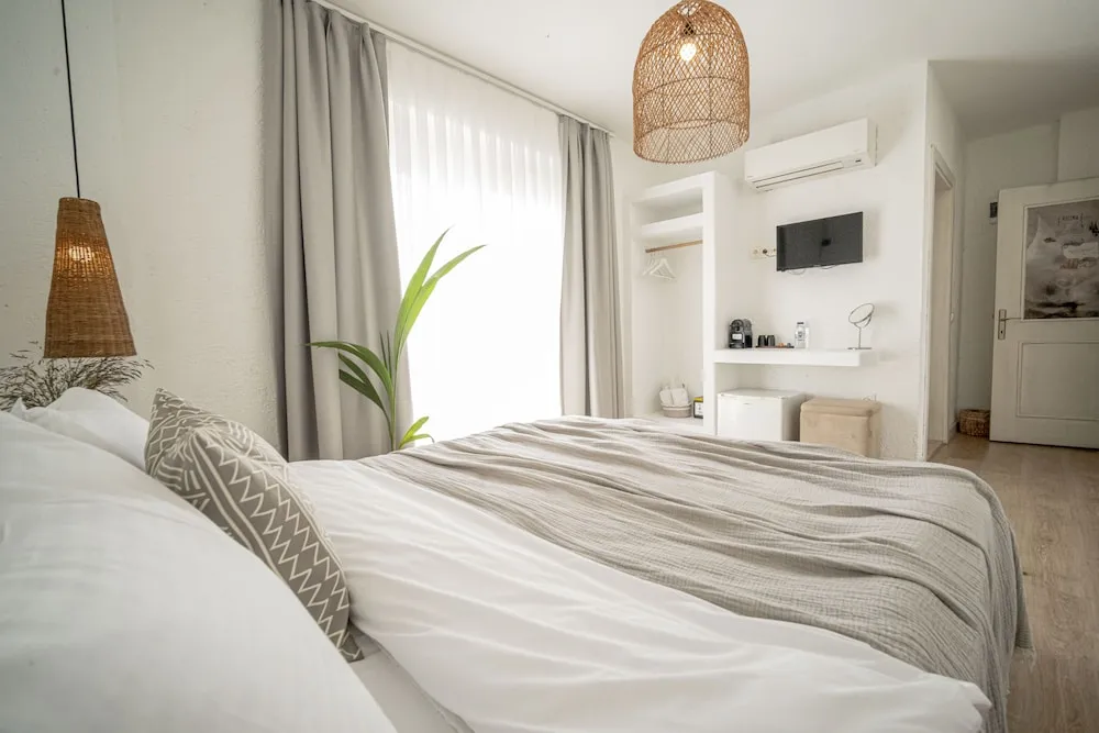 Standard Tek Büyük Yataklı Oda