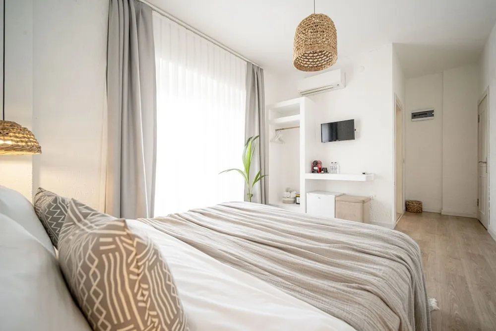 Standard Tek Büyük Yataklı Oda