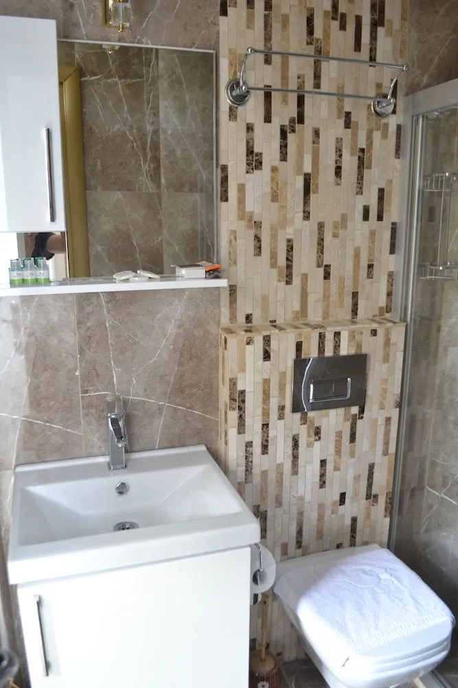 Üç Kişilik Oda, Şehir Manzaralı