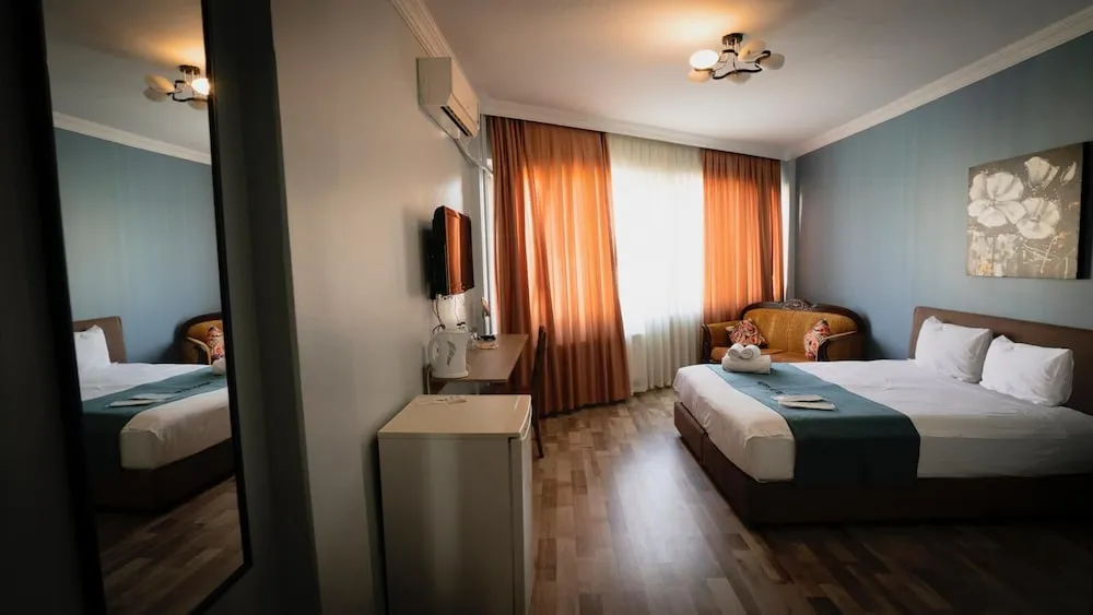 Superior Tek Büyük veya İki Ayrı Yataklı Oda