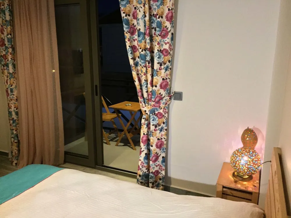 Tek Büyük Yataklı Oda, Havuz Manzaralı