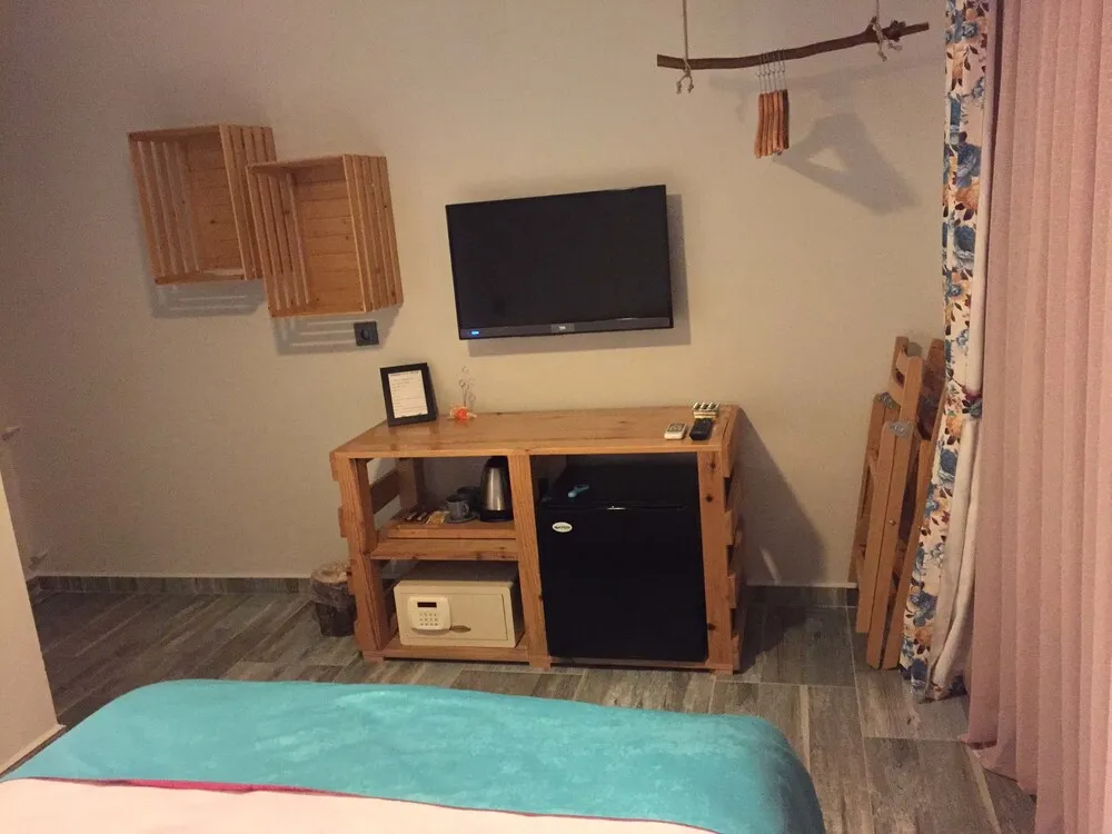 Tek Büyük Yataklı Oda, Havuz Manzaralı