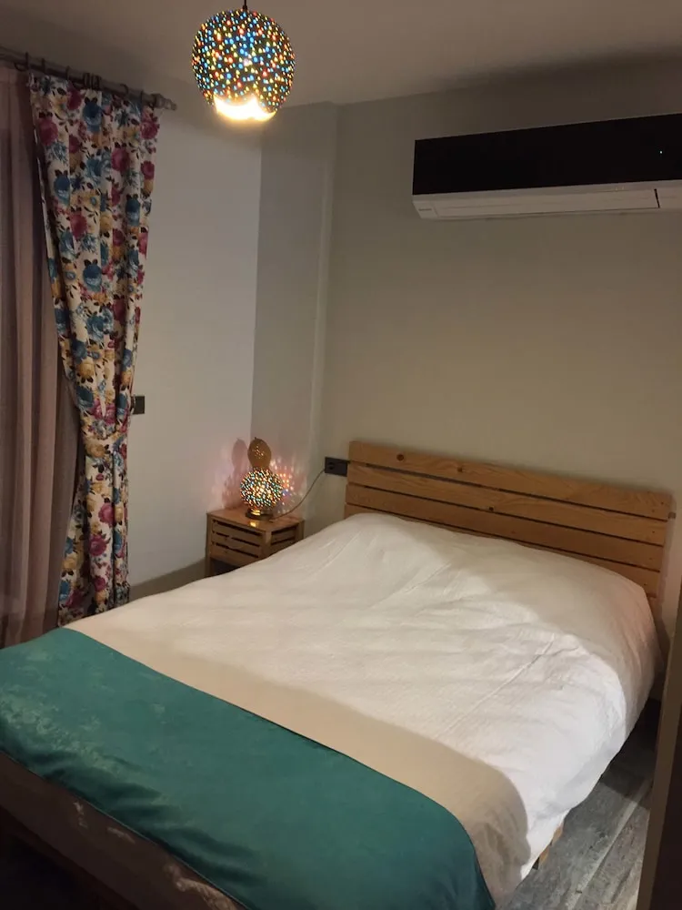 Tek Büyük Yataklı Oda, Havuz Manzaralı