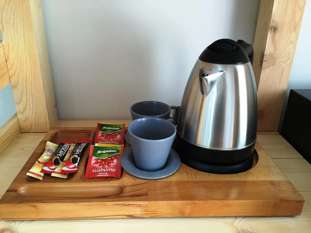 Tek Büyük Yataklı Oda, Havuz Manzaralı