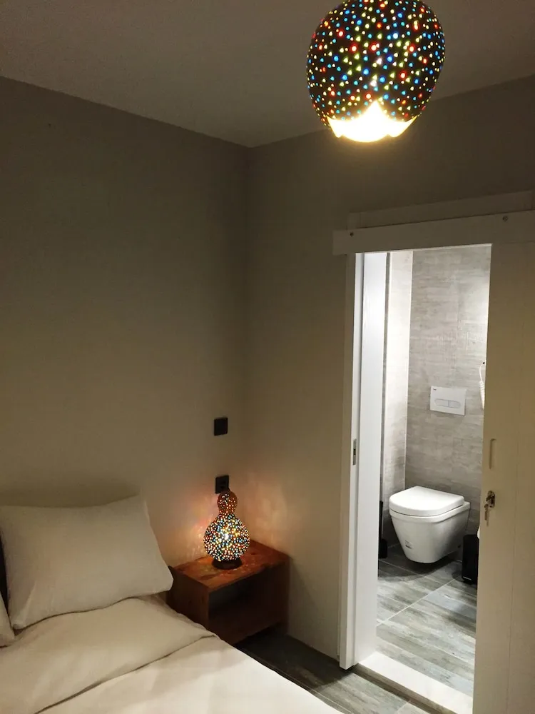 Tek Büyük Yataklı Oda, Havuz Manzaralı