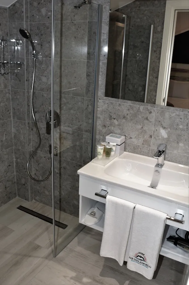 Standard Tek Büyük veya İki Ayrı Yataklı Oda