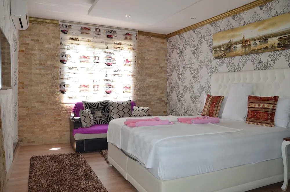 Deluxe Dört Kişilik Oda, Karma Ranzalı Oda, Balkon/Veranda, Bahçe Manzaralı
