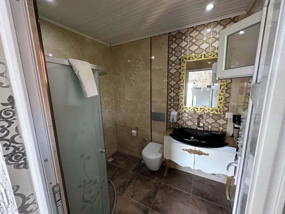 Deluxe Dört Kişilik Oda, Karma Ranzalı Oda, Balkon/Veranda, Bahçe Manzaralı