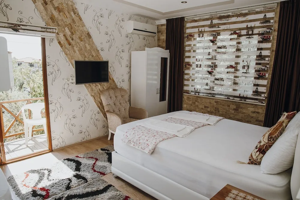 Deluxe Dört Kişilik Oda, Karma Ranzalı Oda, Balkon/Veranda, Bahçe Manzaralı