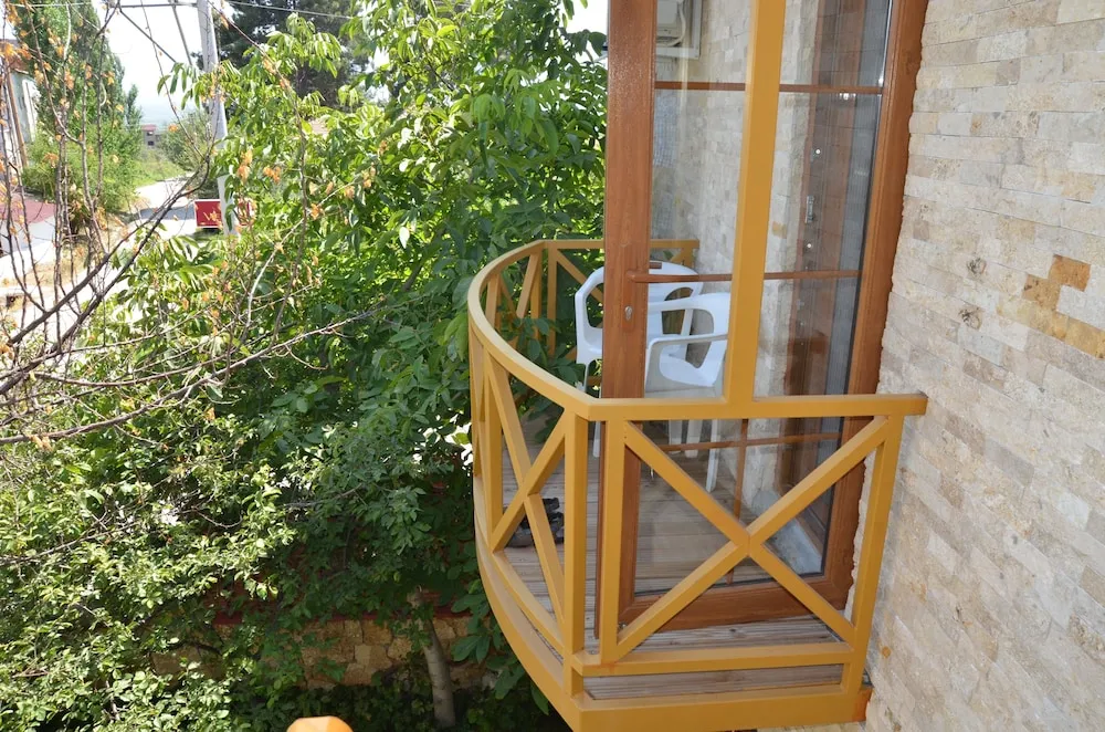 Deluxe Dört Kişilik Oda, Karma Ranzalı Oda, Balkon/Veranda, Bahçe Manzaralı