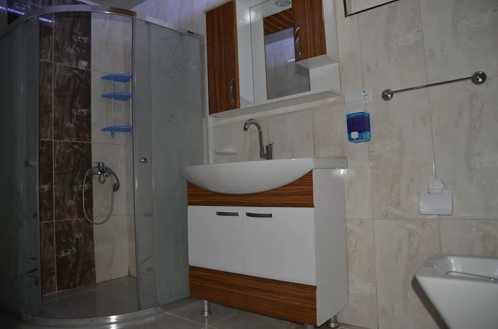 Deluxe Dört Kişilik Oda, Karma Ranzalı Oda, Balkon/Veranda, Bahçe Manzaralı