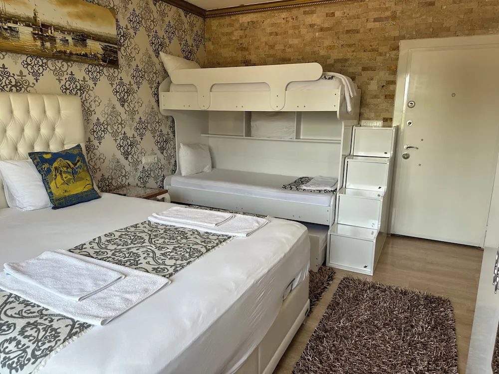 Deluxe Dört Kişilik Oda, Karma Ranzalı Oda
