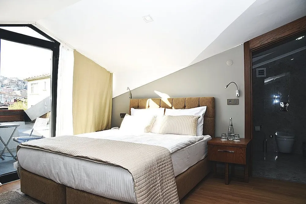 Economy Tek Büyük veya İki Ayrı Yataklı Oda, Balkon