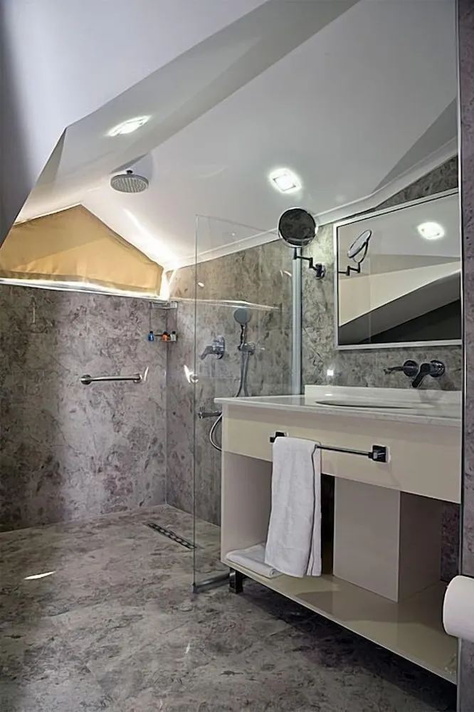 Economy Tek Büyük veya İki Ayrı Yataklı Oda, Balkon