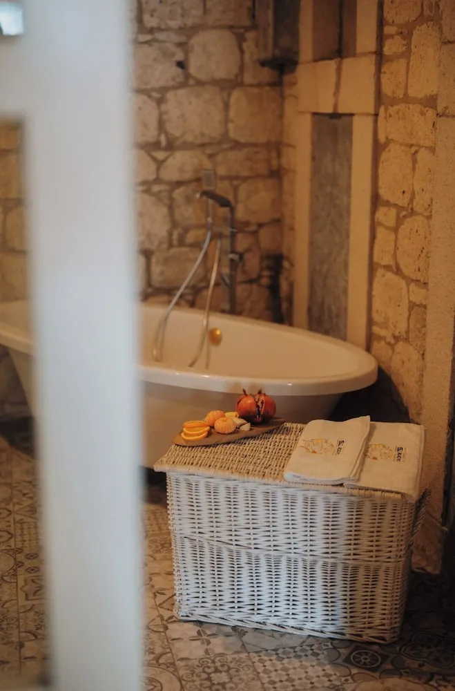 Luxury Oda, 1 Büyük (Queen) Boy Yatak, Küvet, Şehir Manzaralı