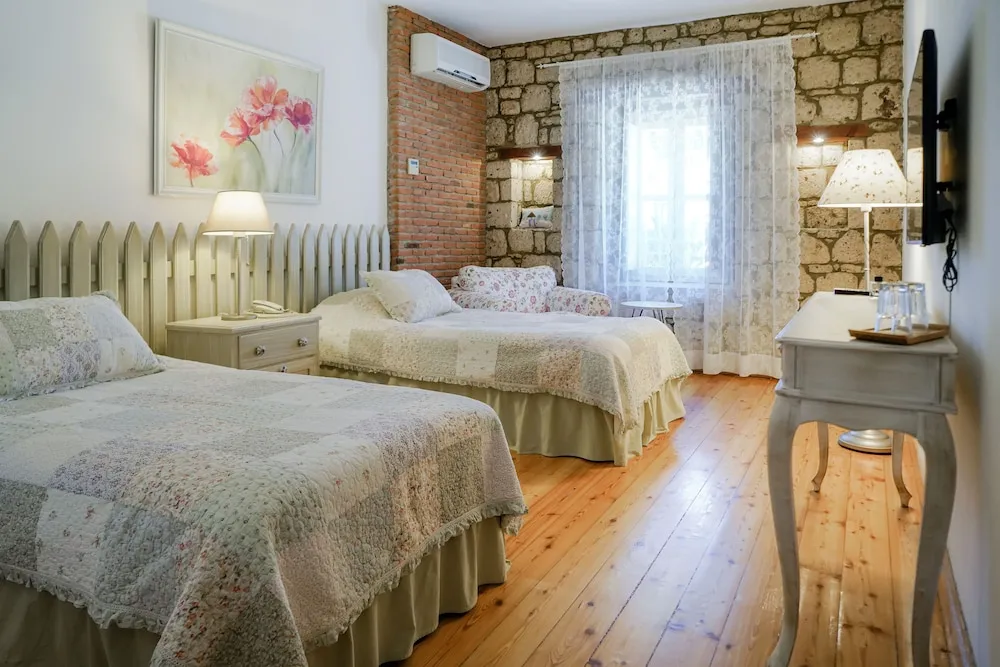 Standard Tek Büyük veya İki Ayrı Yataklı Oda