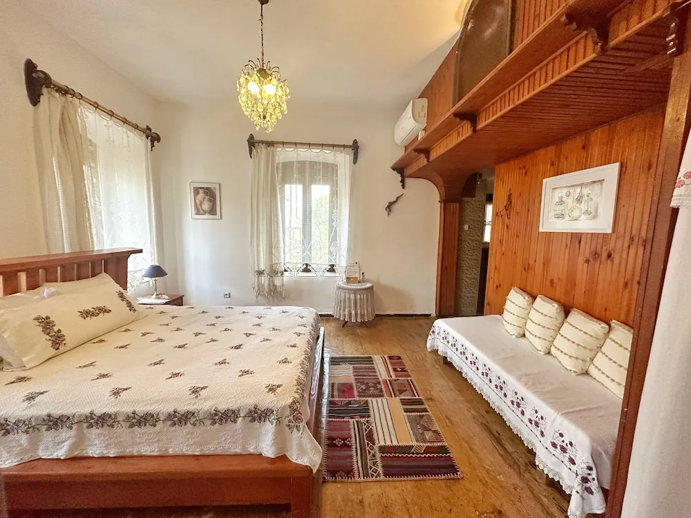 Deluxe Tek Büyük Yataklı Oda, Bahçe Manzaralı