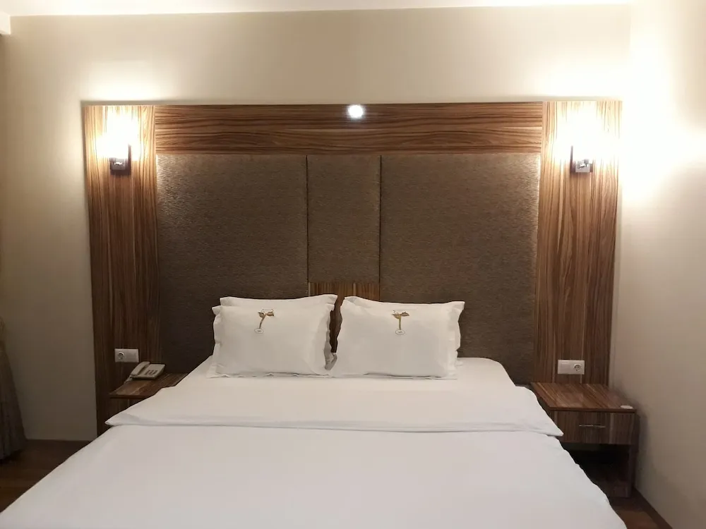 Büyük Yataklı Tek Kişilik Oda, Şehir Manzaralı