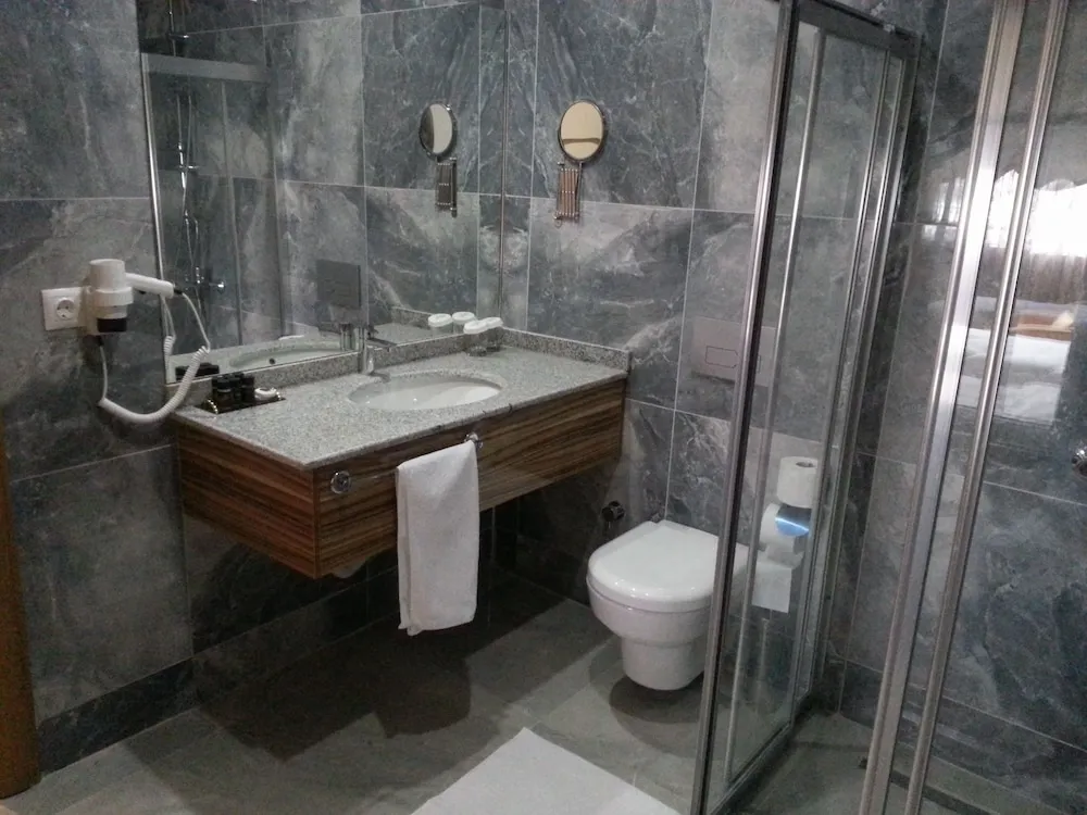 Tek Büyük Yataklı Oda, Sigara İçilebilir, Şehir Manzaralı
