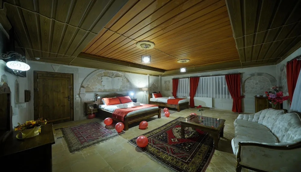 Grand Oda, Sıcak Su Küveti, Zemin Kat