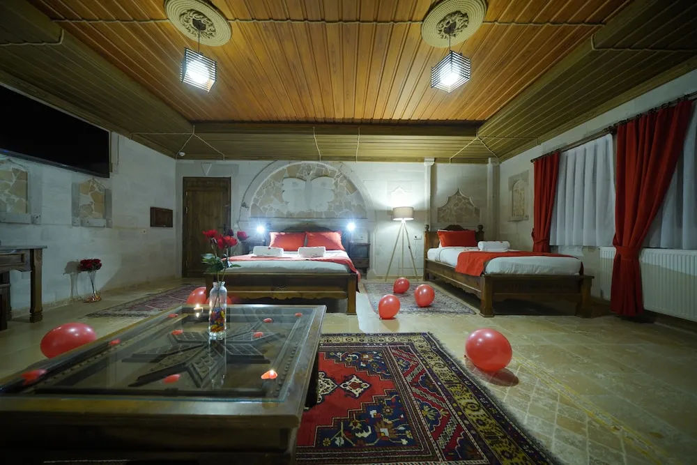 Grand Oda, Sıcak Su Küveti, Zemin Kat