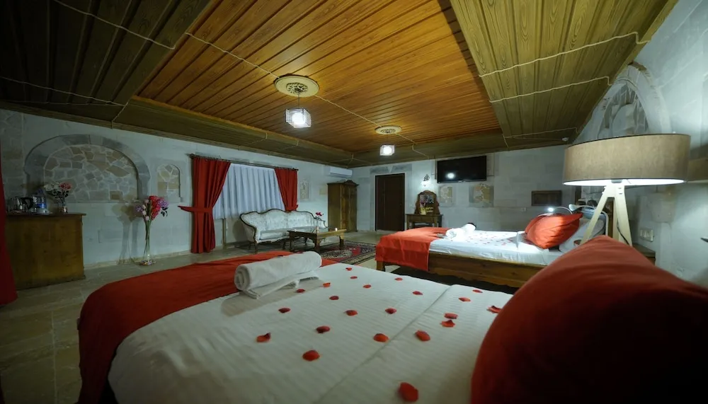 Grand Oda, Sıcak Su Küveti, Zemin Kat