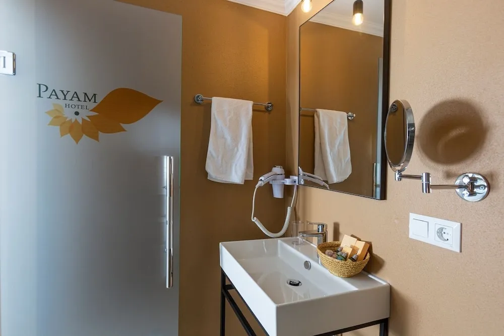 Honeymoon Room with Sea View & Jacuzzi 1