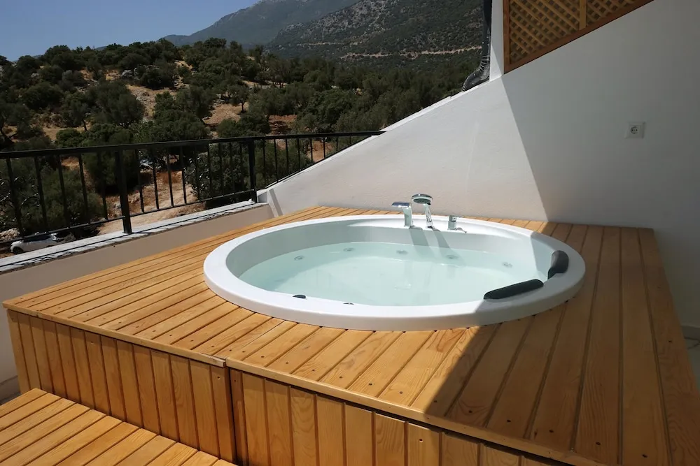 Honeymoon Loft Suite with Sea View & Jacuzzi