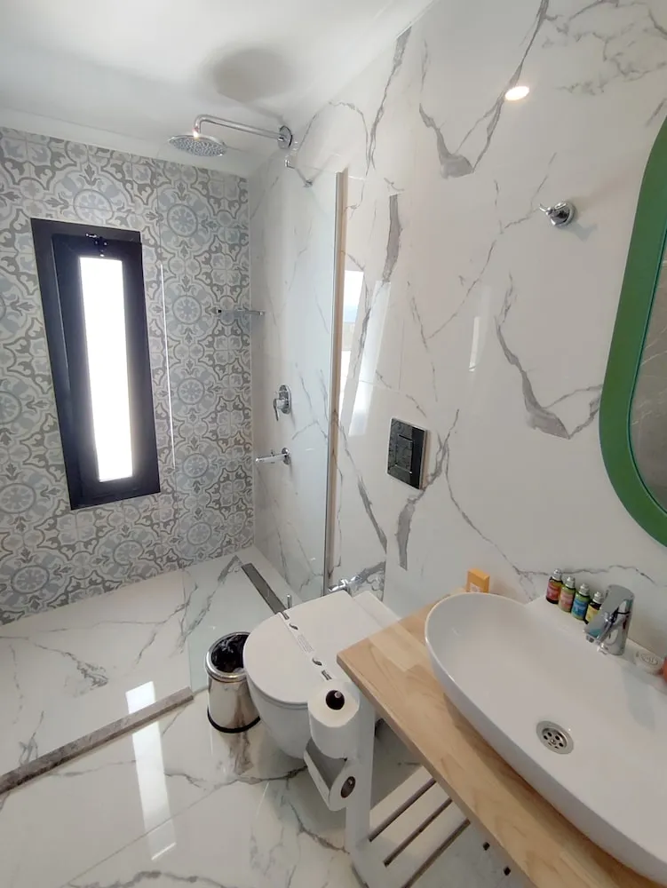 Honeymoon Loft Suite with Sea View & Jacuzzi