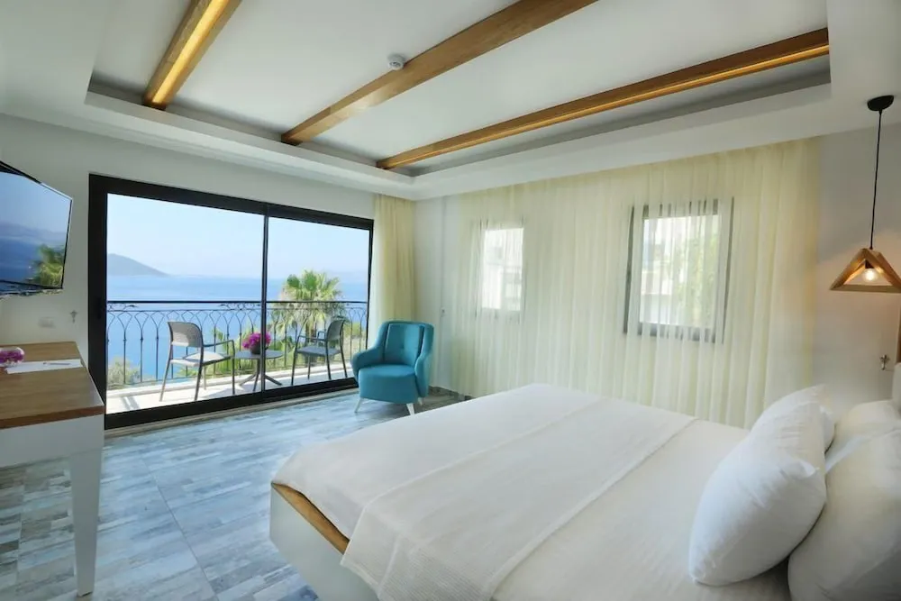 Deluxe Room with Sea View & Jacuzzi