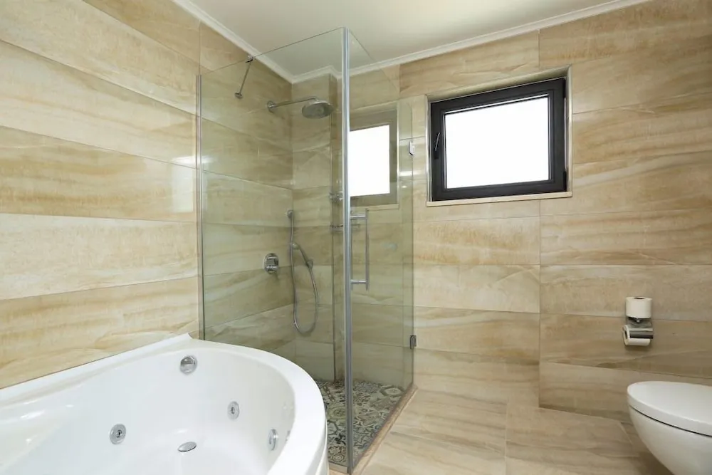 Deluxe Room with Sea View & Jacuzzi
