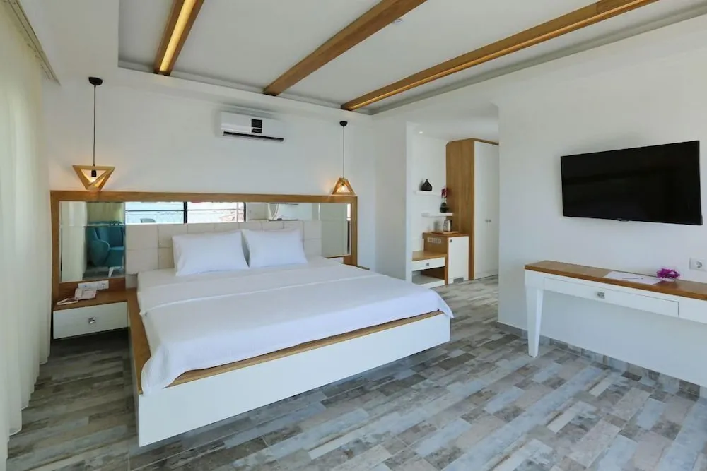 Deluxe Room with Sea View & Jacuzzi