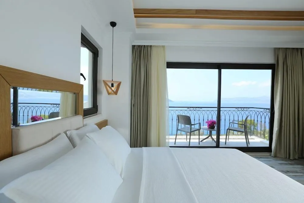 Deluxe Room with Sea View & Jacuzzi